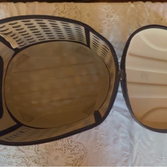 Polka-dotted brown and cream Pet mate small pet carrier. - Picture 4 of 7